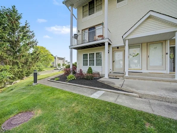 12 Amherst Ct, Hamburg Boro, NJ 07419