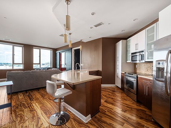 3rd image of 1 Virginia Ave APT 606