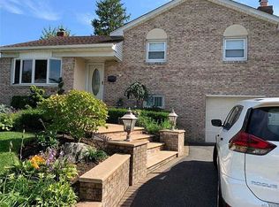 2660 Flower St, Westbury, NY 11590