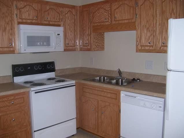2nd image of 825 Oak Arbor Ct APT 6