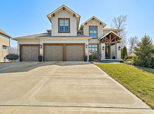 14735 NW 61st St, Parkville, MO 64152