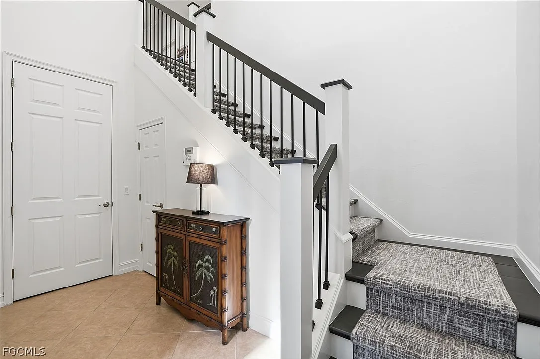 3 bed, 3.0 bath, 2563 sqft, $7,500 — Photo 2