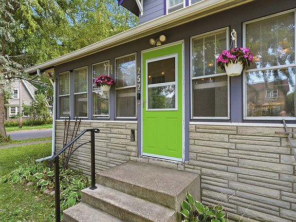 3rd image of 252 Stevens St W