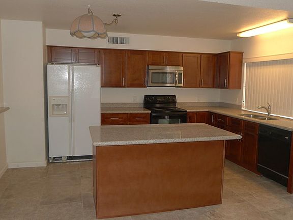 3rd image of 812 W Watson Dr