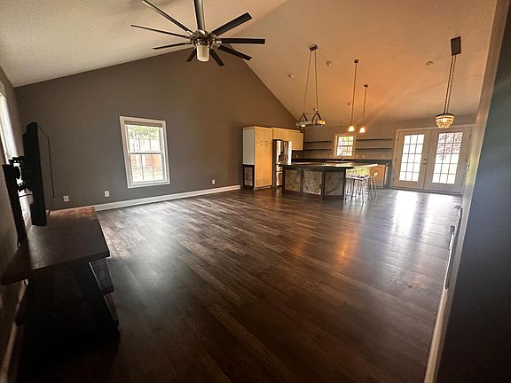 2nd image of 902 Ingle St
