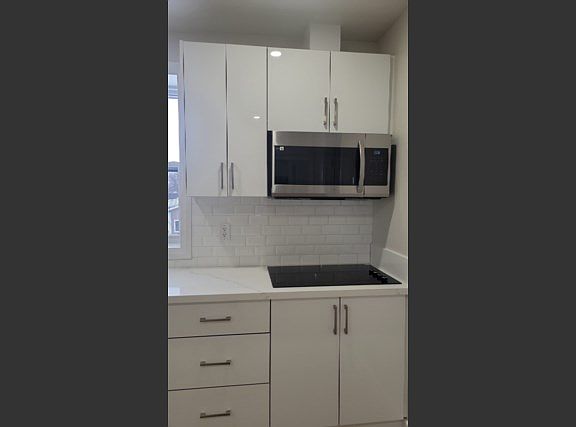 4th image of 304 Albert St W #205