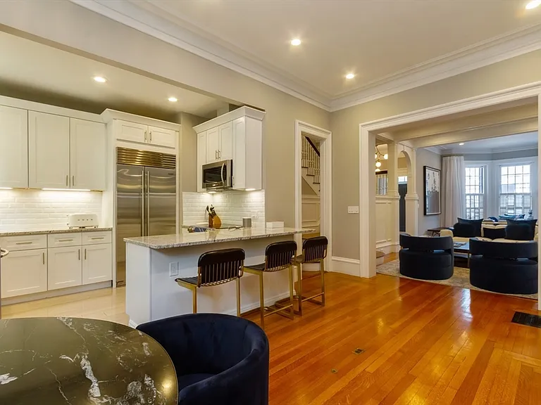 27 Hereford St — Photo 14