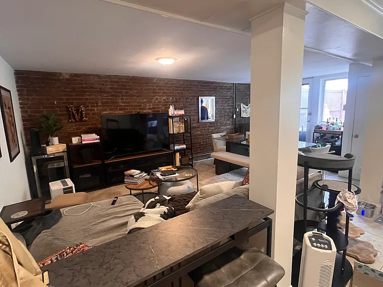 12 Aberdeen St #2 — Photo 4
