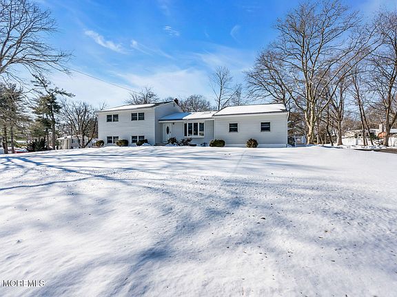 5th image of 158 Cloverdale Circle