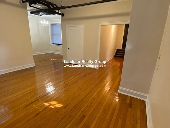 3rd image of 1720 W Albion Ave #G