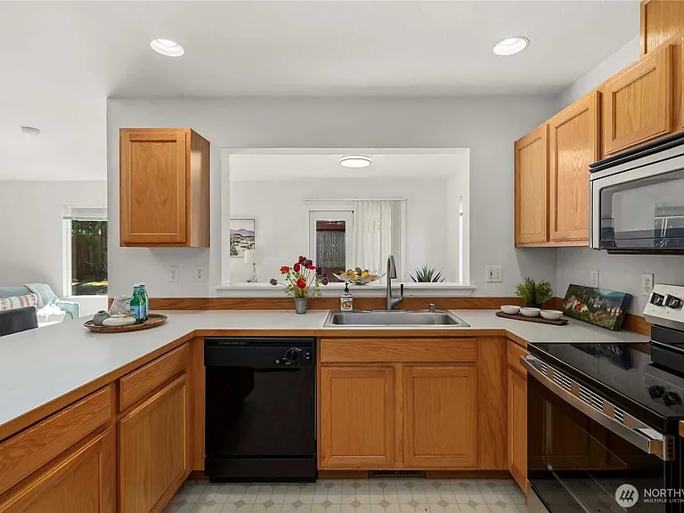 11003 Pansy Pl NW — Photo 9