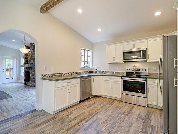 2nd image of 1610 E Villa Theresa Dr