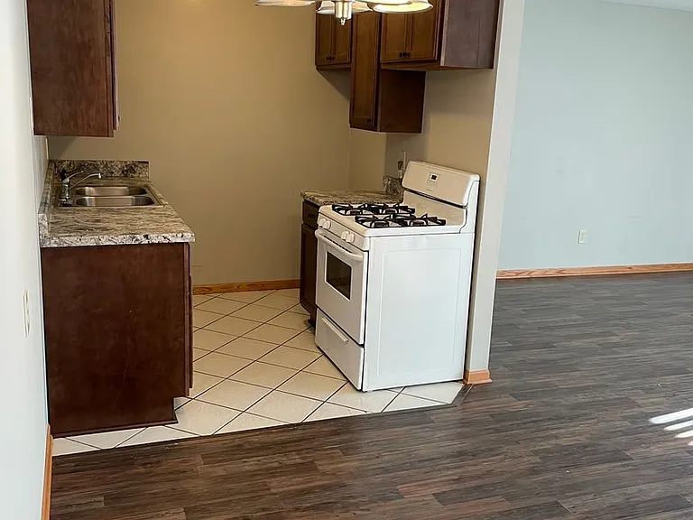 Cedar Avenue Apartments — Photo 22