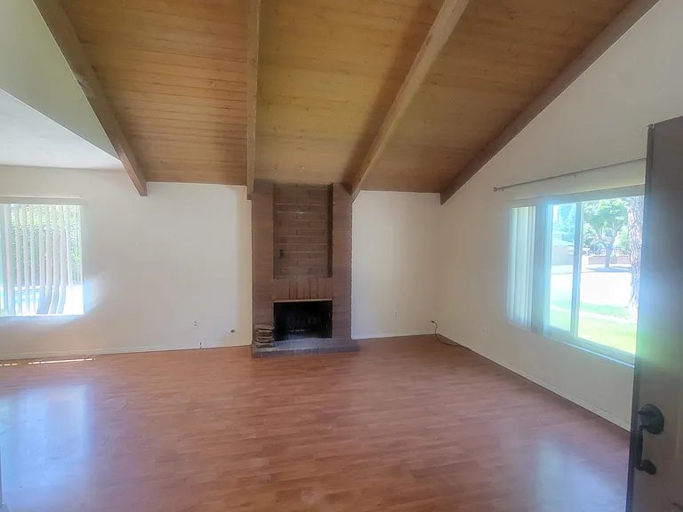 908 Cimarron Dr — Photo 3