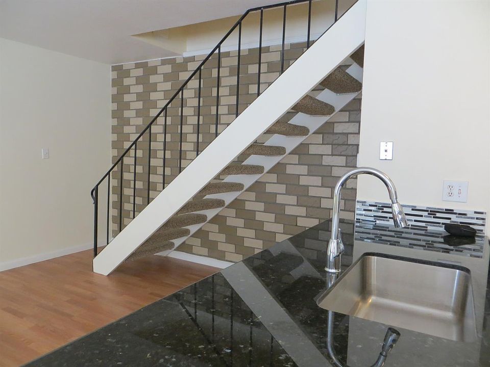 1st image of 2036 Benita Dr