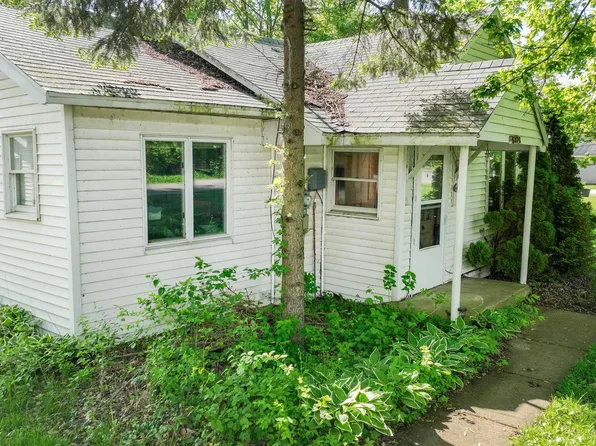 5374 S State Road 10 Rd, Knox, IN 46534