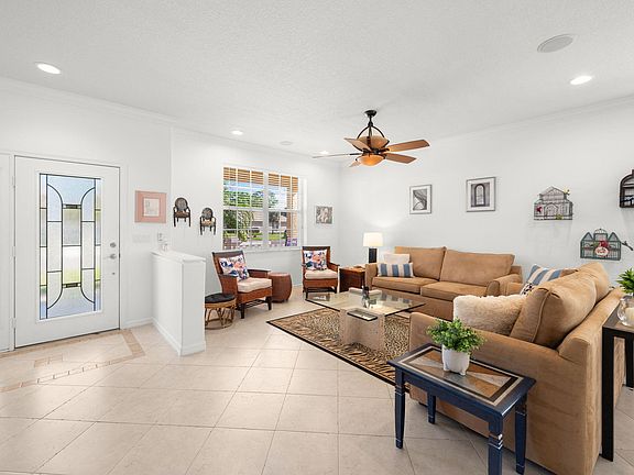 2nd image of 914 NW Sarria Court