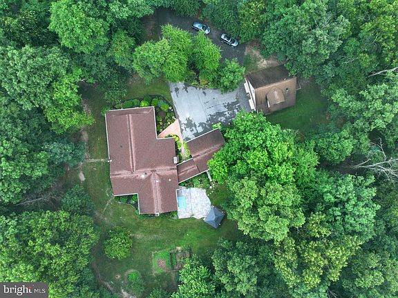 5th image of 2404 Braddock Rd
