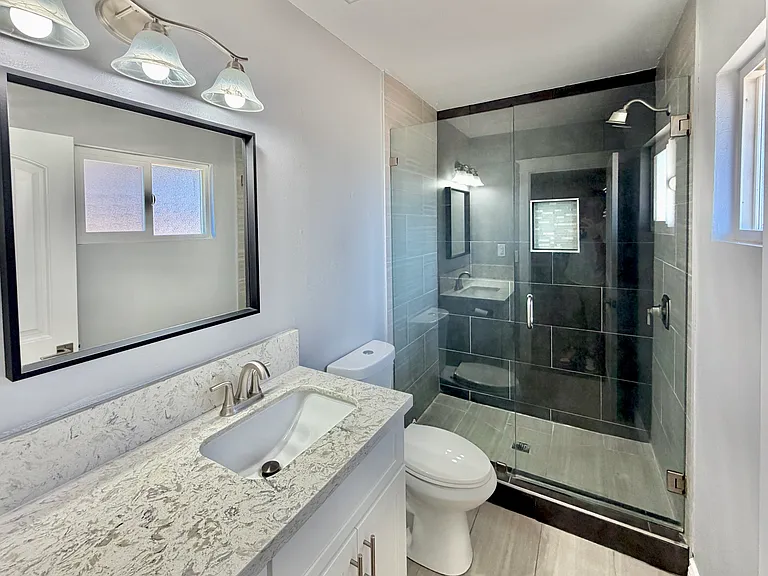 1017 W Casmalia St — Photo 4