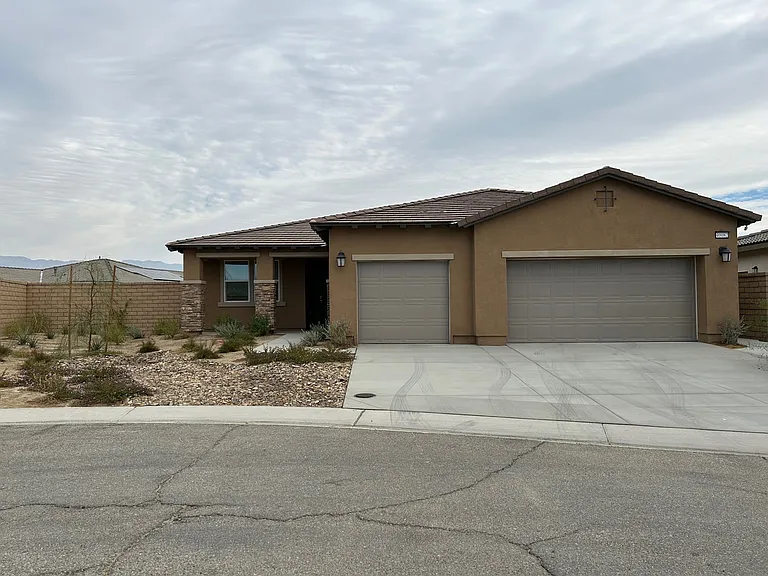40082 Catania Ct — Photo 1