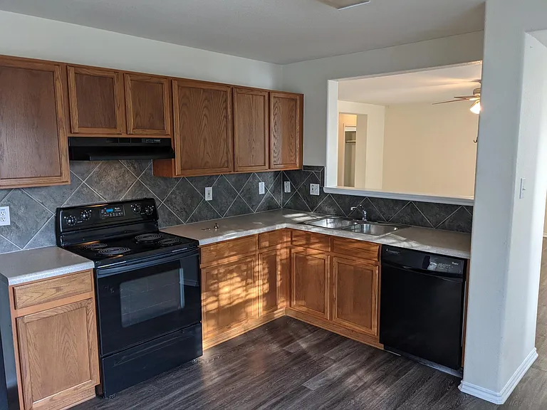 213 Valero Dr — Photo 6