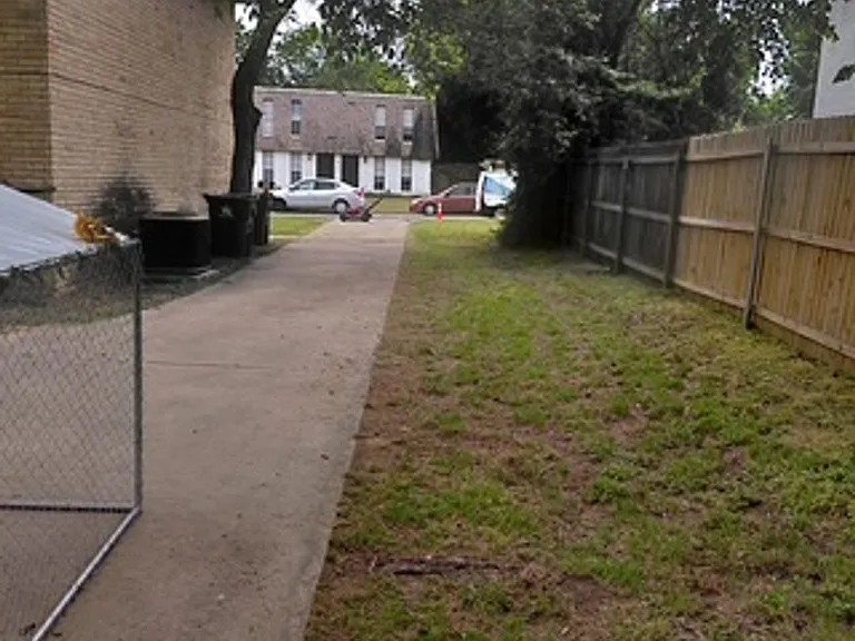1913 Nolen Ct — Photo 21