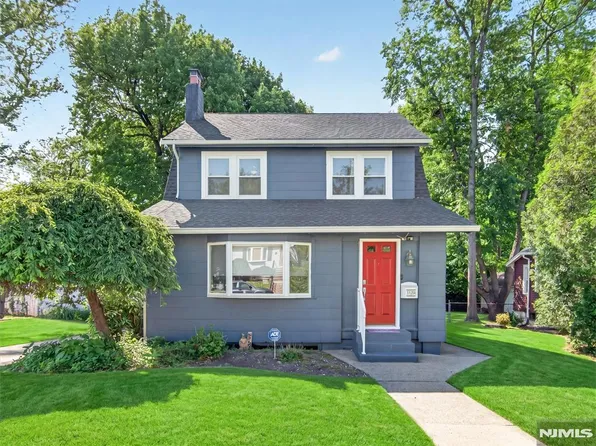 1134 Julia St, Teaneck, NJ 07666