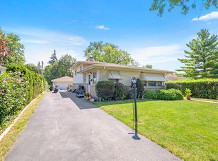 2511 Eisenhower Dr, Des Plaines, IL 60018