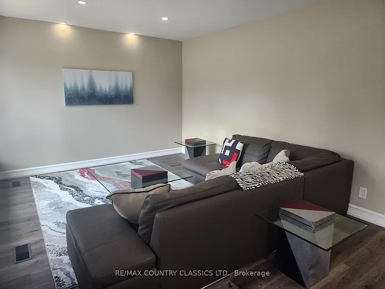 7 Beechwood Dr #UPPER — Photo 3
