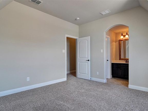 5th image of 1025 Foxhall Dr