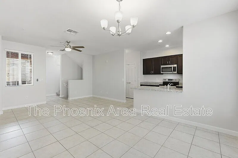 2 bed, 2.5 bath, 1095 sqft, $1,950 — Photo 4