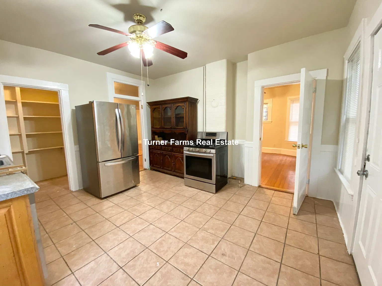 3 bed, 9999 sqft, $4,700 — Photo 2