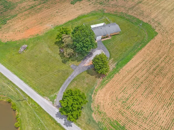 3561 Pickering Rd, Adams, TN 37010