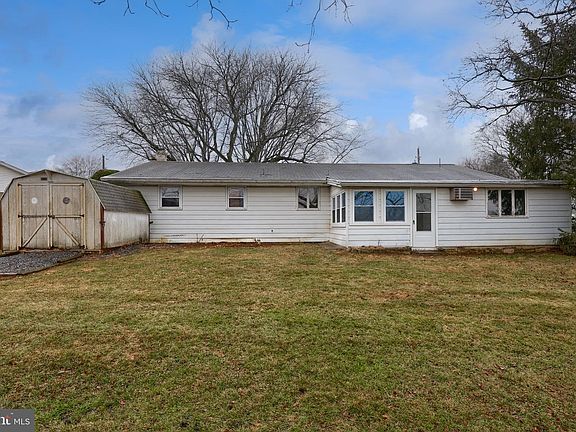 2nd image of 222 Robin Rd