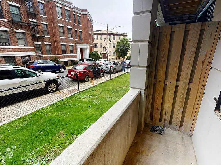 123 Sutherland Rd #1B — Photo 4
