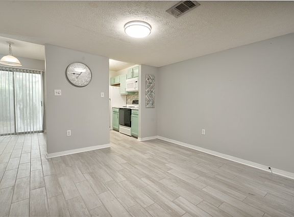 2nd image of 1819 Pointed Leaf Ln