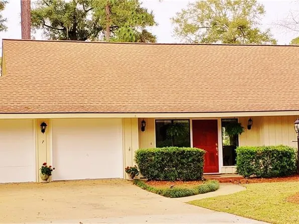 7 Lachlan Ln, Savannah, GA 31411