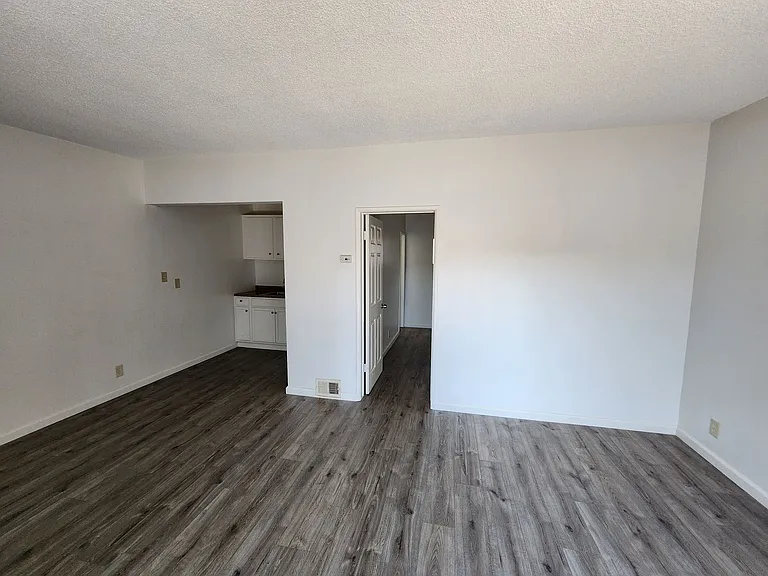 417 N Bush St — Photo 2
