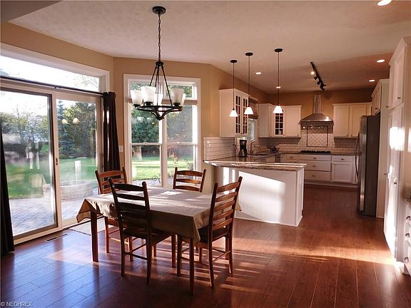 5th image of 9244 Lakeview Dr