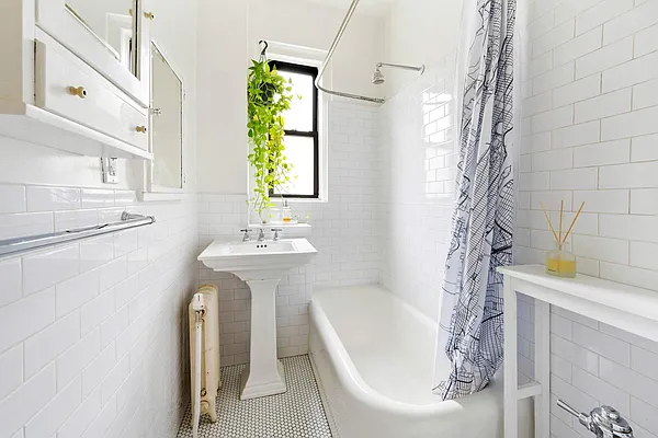 Rented by Sotheby's International Realty | media 32