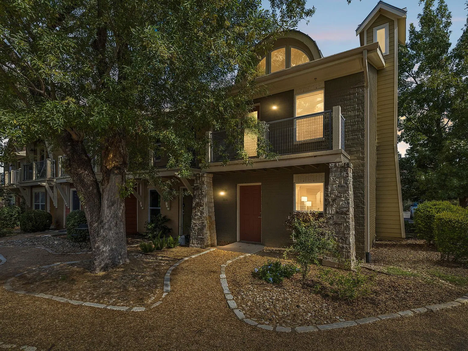 2 bed, 2.5 bath, 1018 sqft, $1,650 — Photo 3