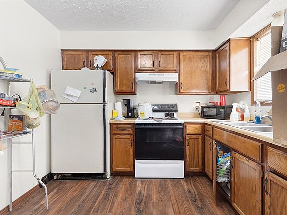 5th image of 1509 N Panther Ave