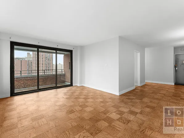 212 East Broadway image 6 of 31