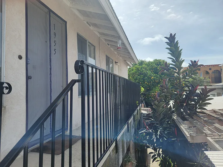 1953 Oliver Ave — Photo 8