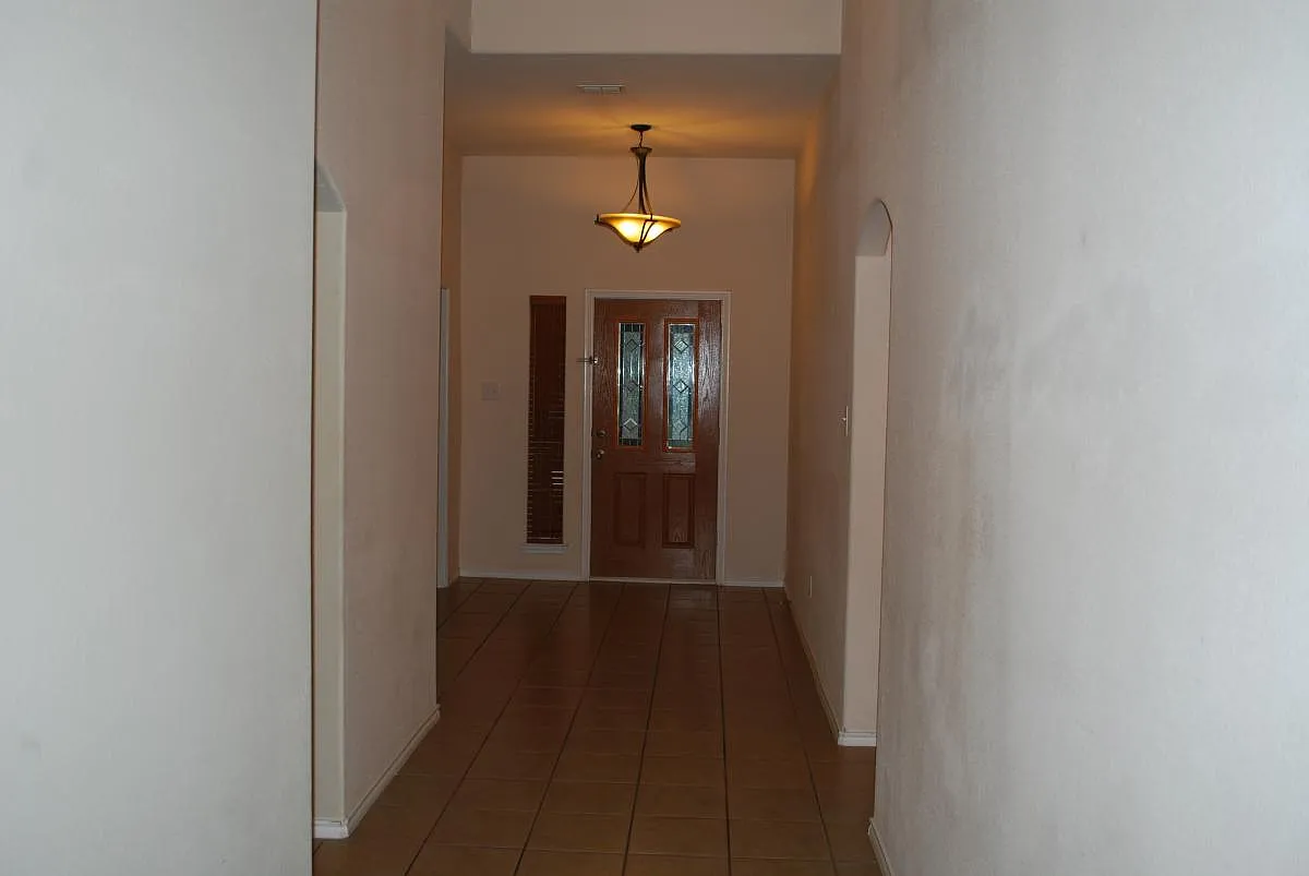 3 bed, 1885 sqft, $2,200 — Photo 2