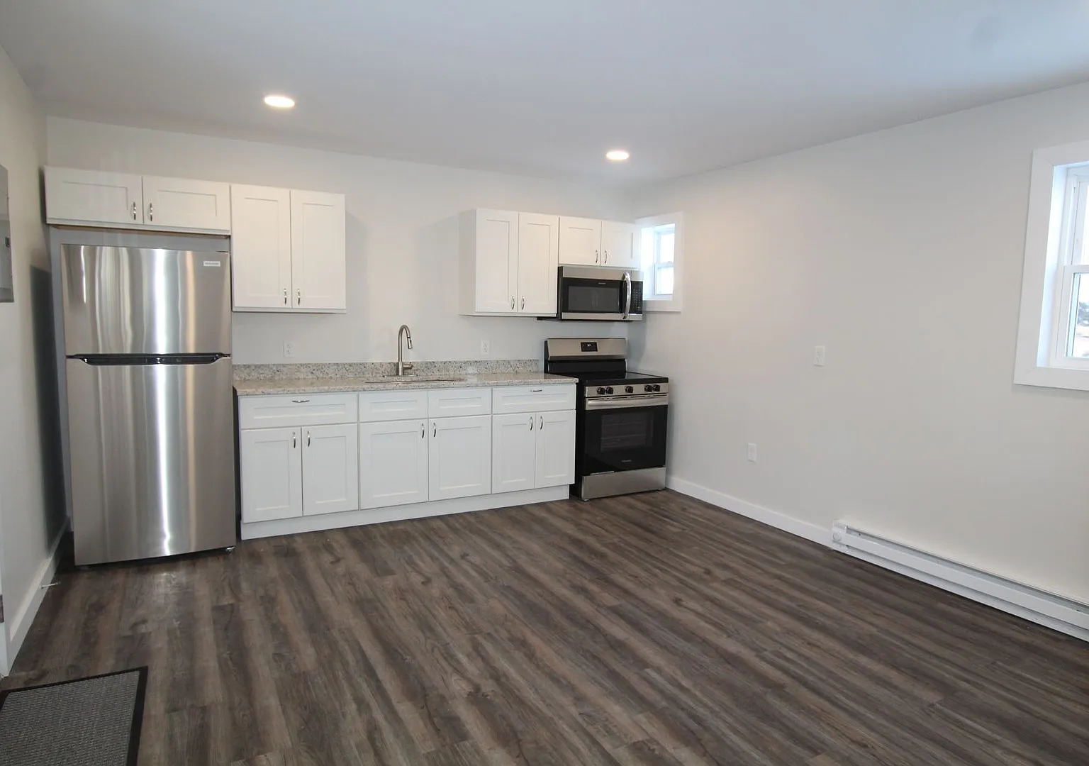 Newly Renovated - Spacious 1 bedroom 1 Bath — Photo 1