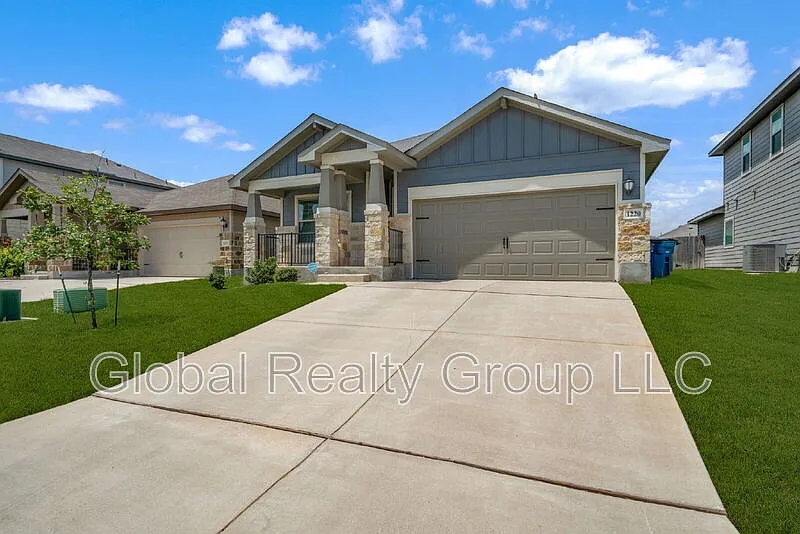 3 bed, 2.0 bath, 1993 sqft, $2,025 — Photo 2