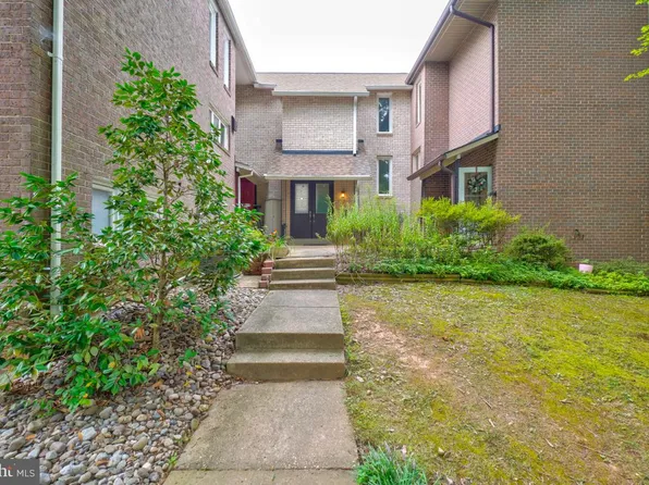 9 Guy Ct, Rockville, MD 20850