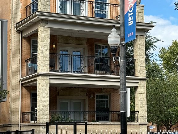 2nd image of 4840 N Sheridan Rd APT 2