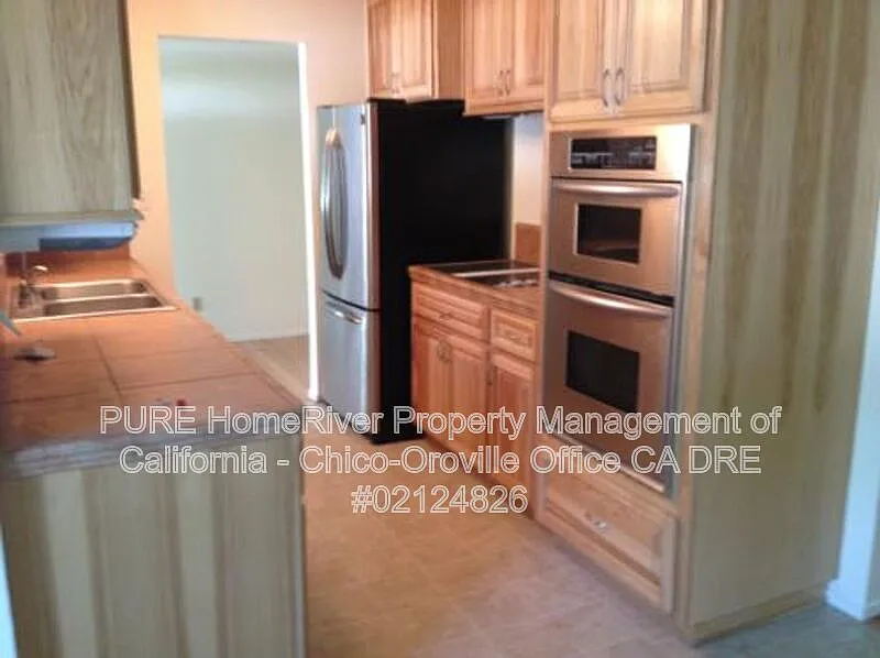 3 bed, 2.0 bath, 1420 sqft, $1,900 — Photo 4